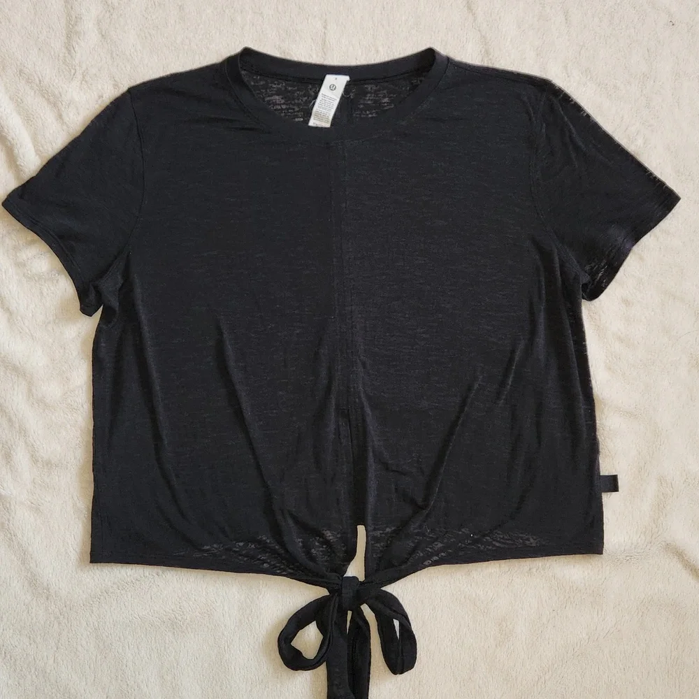 lululemon athletica Black Cropped In Sequence Boxy Tie Front Top Women's Size 8